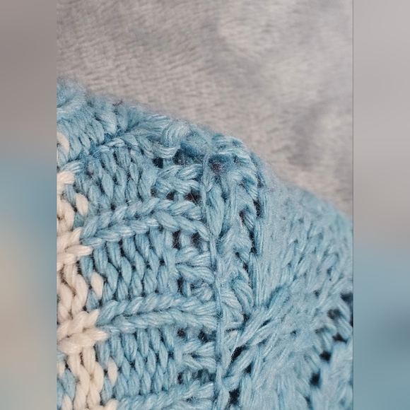 Taylor Swift Purple and Blue Cardigans - Picture 11 of 13